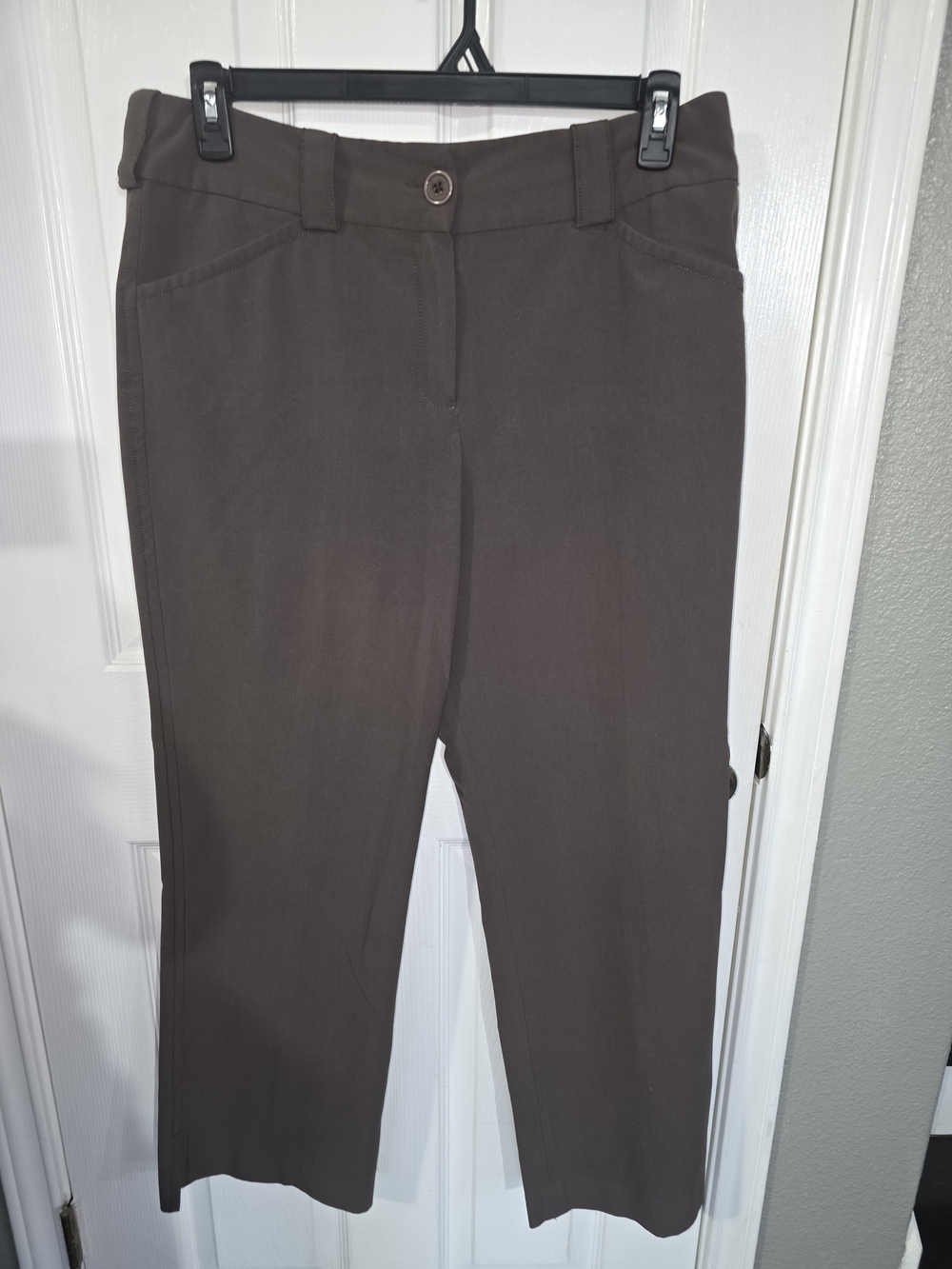 Larry Levine Brown Stretch Capri Pants
